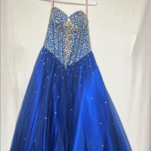 Savoy’s Strapless Gown